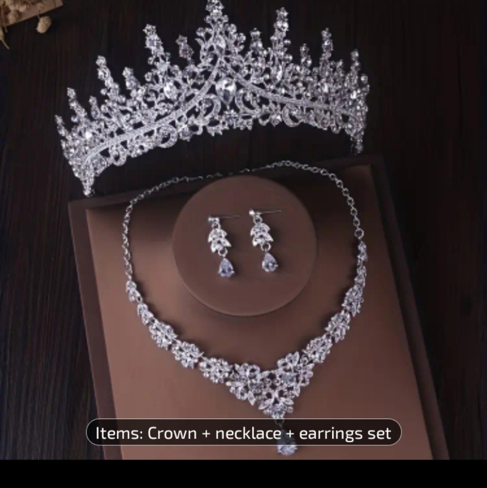 Elegant Silver Tiara Fashion Jewelry Set With Necklace And Earrings. Brand New.